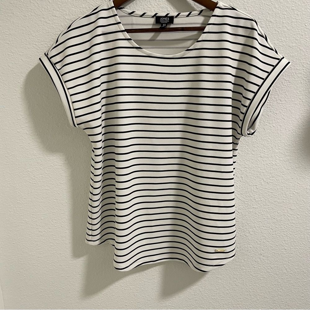 Jones New York White and Black Striped Short Sleeve Tee